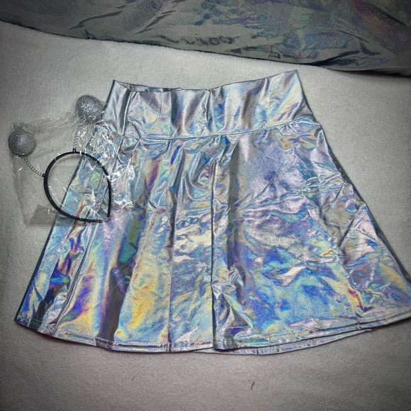 NWT Women's Pleated Metallic Holographic Skirt - Small - Picture 2 of 4